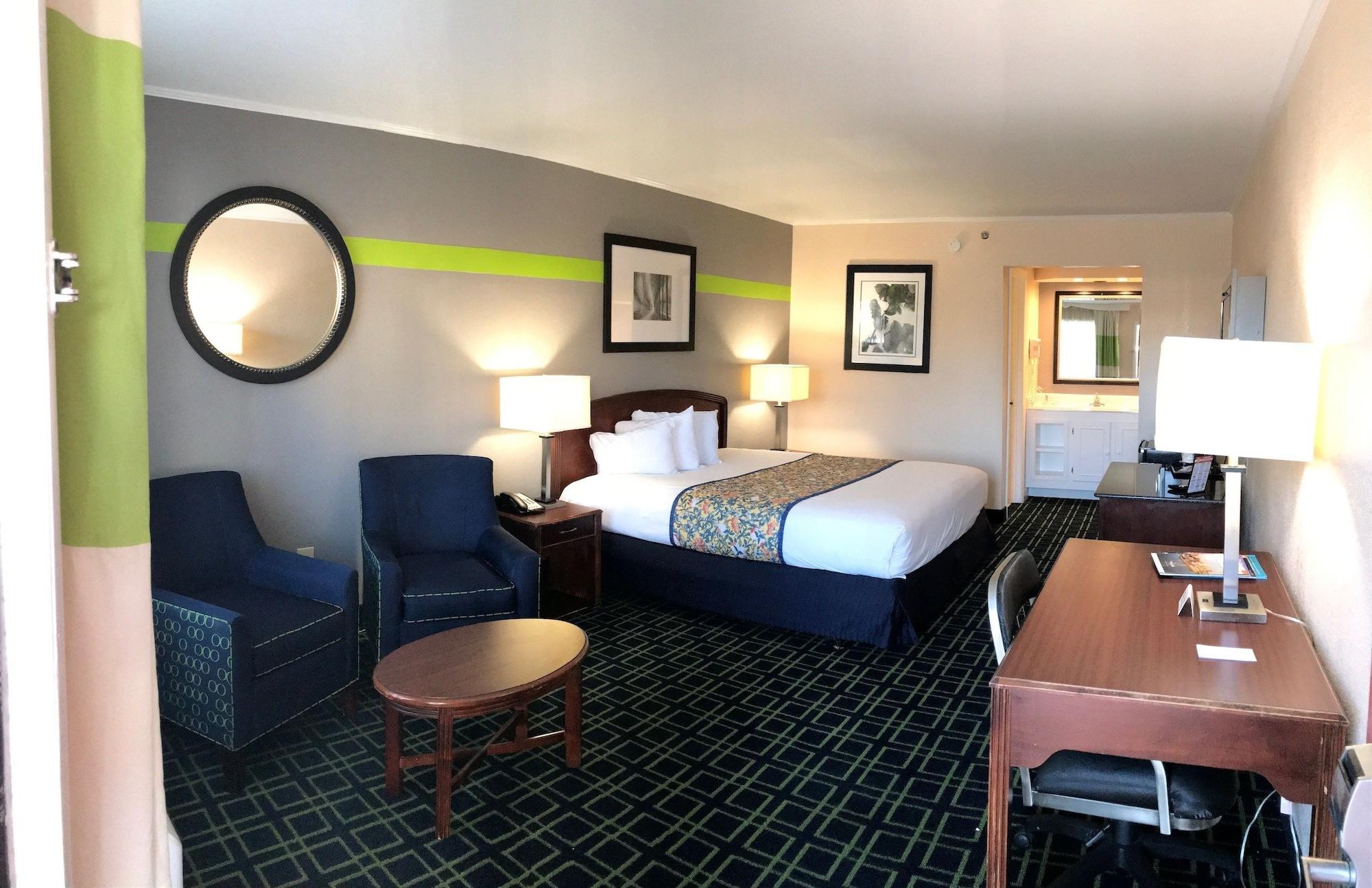 Magnuson Hotel Virginia Beach Exterior photo