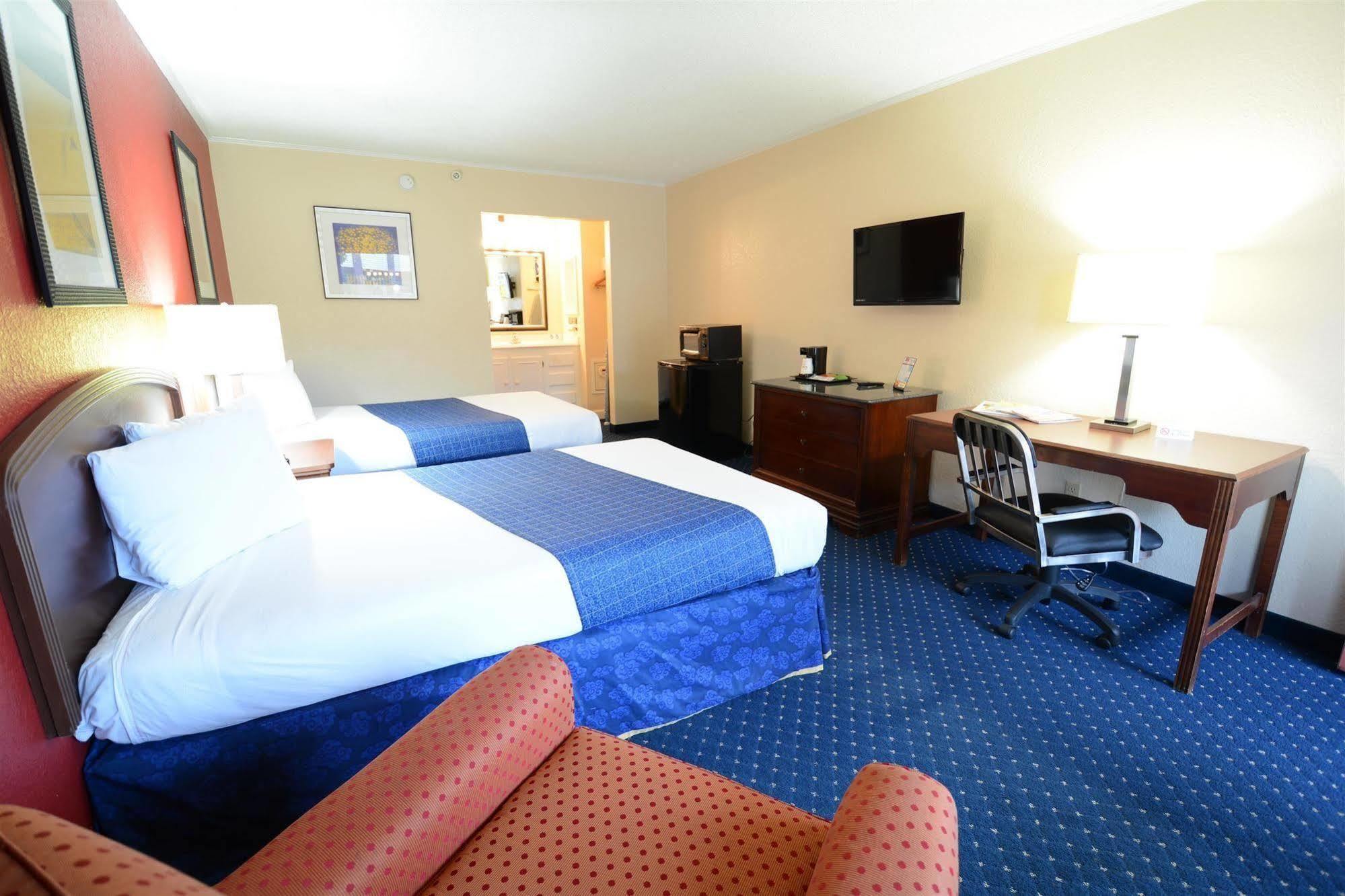 Magnuson Hotel Virginia Beach Exterior photo
