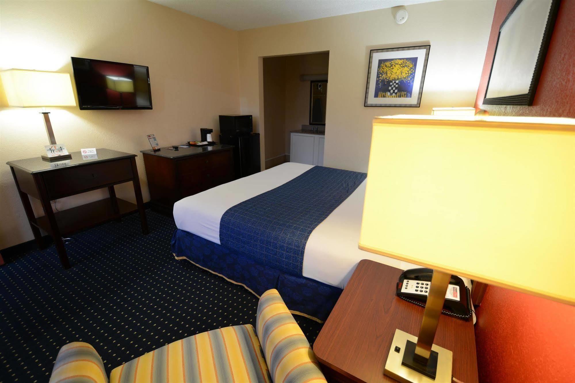Magnuson Hotel Virginia Beach Exterior photo